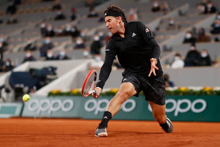 Thiem schools Ruud to reach fourth round at Roland Garros