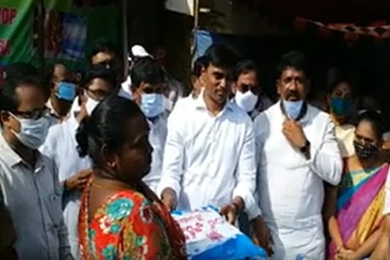 rajampeta mp mithun reddy visits railwaykodur at kadapa