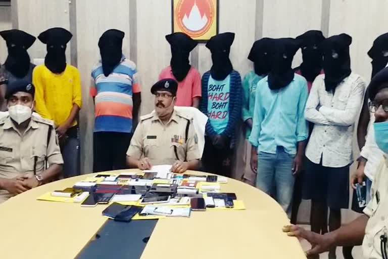 13 cyber criminals arrested in deoghar, cyber crime in deoghar, cyber criminals arrested in deoghar, देवघर में 13 साइबर अपराधी गिरफ्तार, देवघर में साइबर अपराध, देवघर में साइबर अपराधी गिरफ्तार