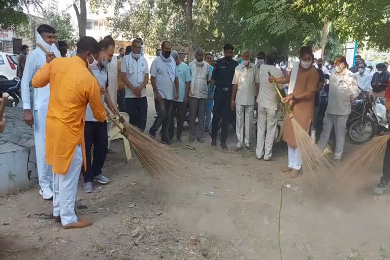 subhash barala inaugurates cleanliness fortnight on gandhi jayanti in tohana