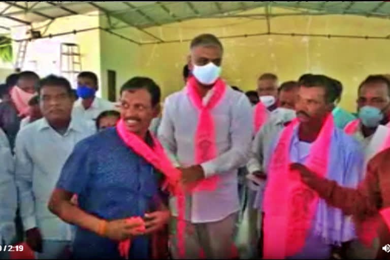 Joined trs in the presence of Minister Harish Rao at siddipet district