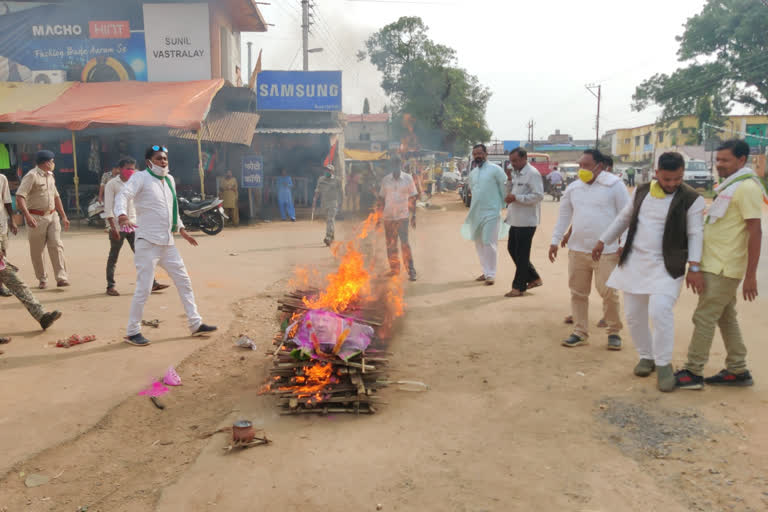 NSUI  keshkaal-burnt-effigy-of-pm-modi-and-up-cm