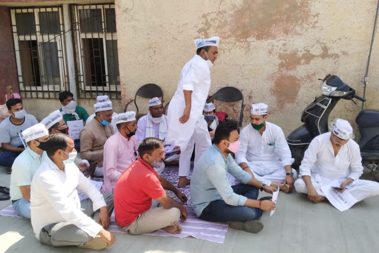 aam aadmi party protest against yogi government in noida