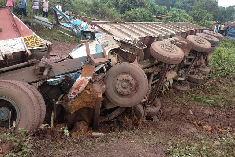 one driver dead in truck accident