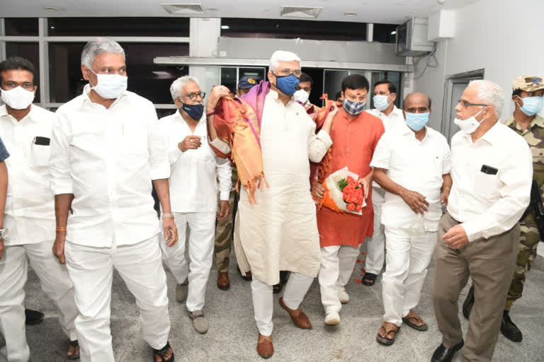 central minister reached to tirumala