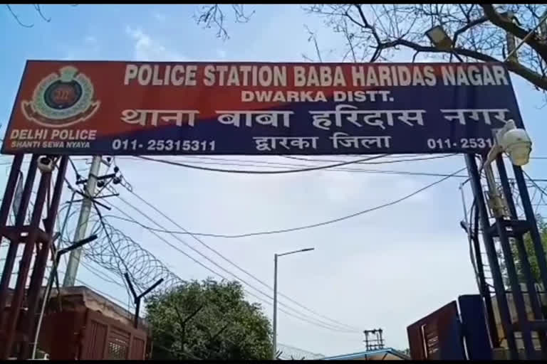 Police arrested person who sold illegal liquor in Baba Haridas Nagar