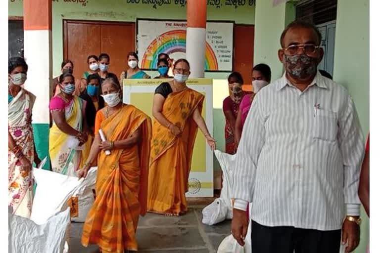 Food Kit distributed to school children