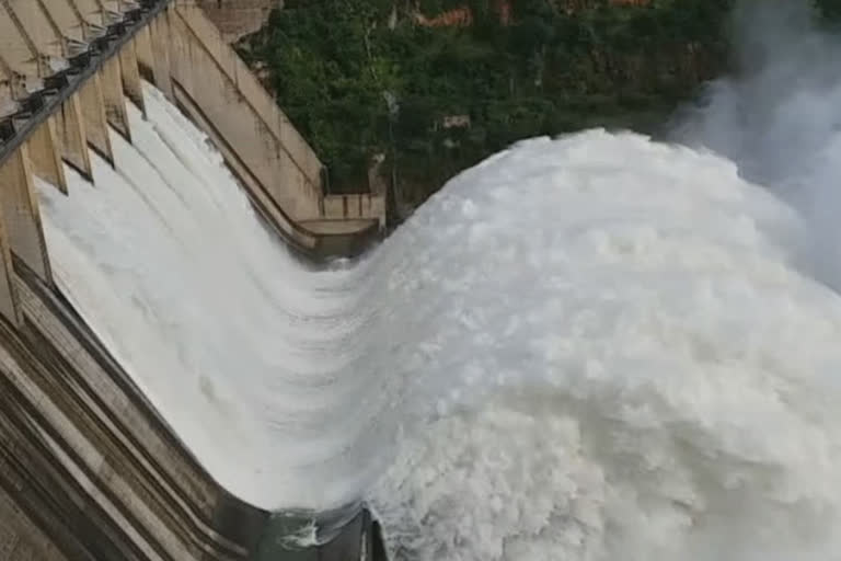 FLOOD-CONTINUE-TO-THE-SRISAILAM-PROJECT