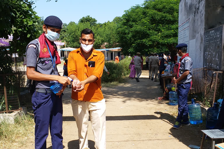 मतदान केंद्रों का निरीक्षण, Polling stations inspection