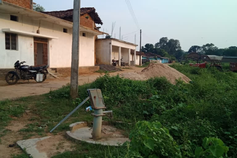 Hand pump in Bharatpur