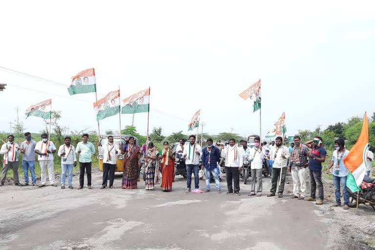 congress protest for road development in husnabad