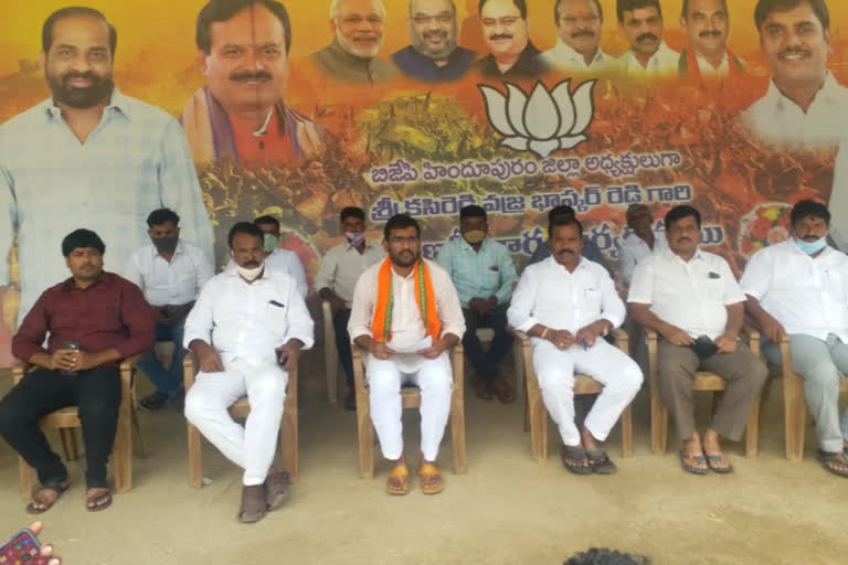 bjp leader  kasireddy vajra bhasker reddy serious comments