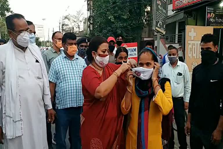 alwar news, Mamta Bhupesh, mask distribution