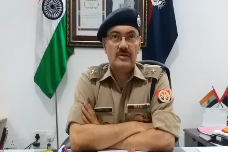 पुलिस कप्तान डॉ. अरविंद चतुर्वेदी.