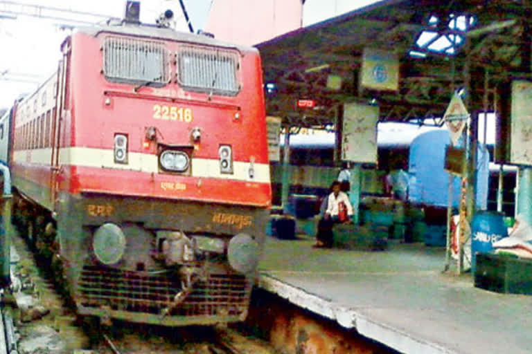 Indian Railways allows sale of cooked food