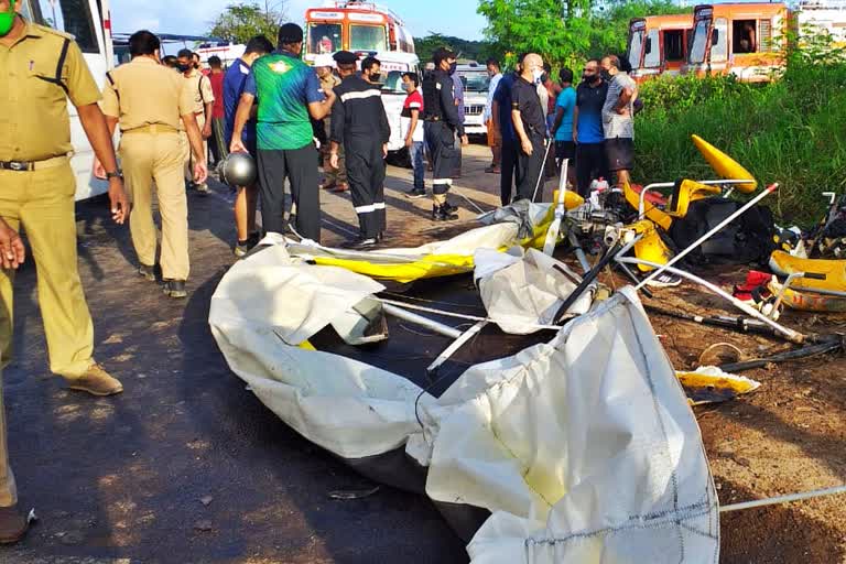 navy-glider-crashed-at-kochi-two-officers-died