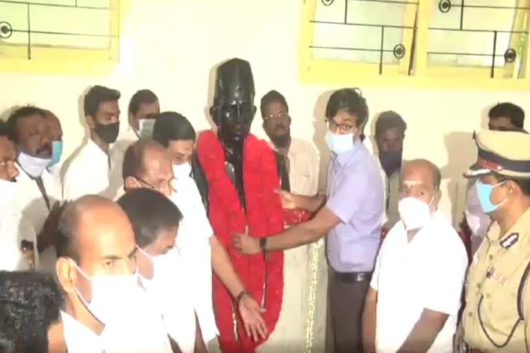 அமைச்சர் மரியாதை