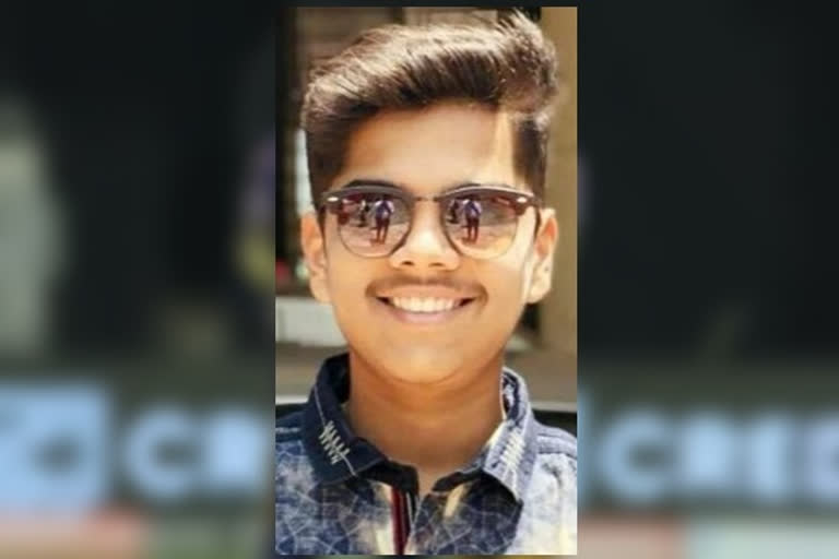 17 years old college boy died in road accident near Jambhulpada