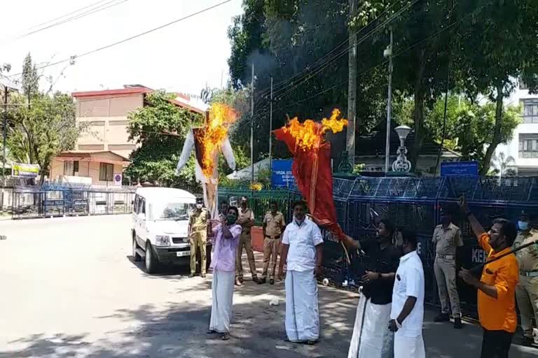 RMV Ramakrishnan suicide attempt  sangeetha-nadaka academy  protest over RMV Ramakrishnan's suicide attempt  thiruvananthapuram protest  ആര്‍എല്‍വി രാമകൃഷ്‌ണന്‍റെ ആത്മഹത്യ ശ്രമം  സംഗീത-നാടക അക്കാദമിക്കെതിരെ പ്രതിഷേധം  തിരുവനന്തപുരം പ്രതിഷേധം