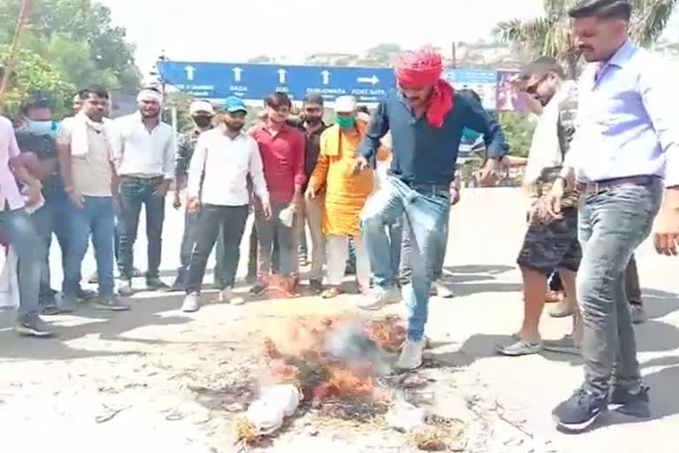 Effigy of Phool Singh Baraiya burnt