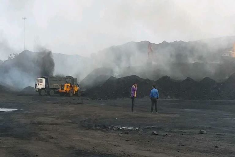 fire in 5 thousand tons of coal in Hazaribag, news of NTPC, Hazaribag Coal Mining Project, हजारीबाग में 5 हजार टन कोयला में लगी आग, एनटीपीसी की खबरें, हजारीबाग कोल खनन परियोजना