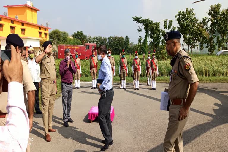 बलरामपुर पहुंचे ACS होम और ADG लॉ एंड ऑर्डर