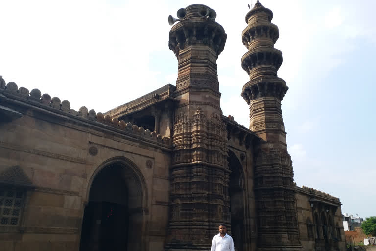 shaking minarets in ahmedabad