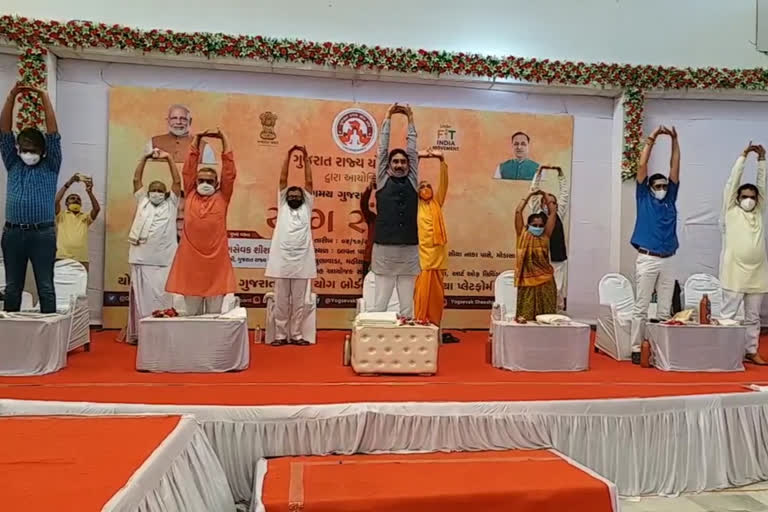 A yoga dialogue program was held in Mahisagar under Yogamay Gujarat