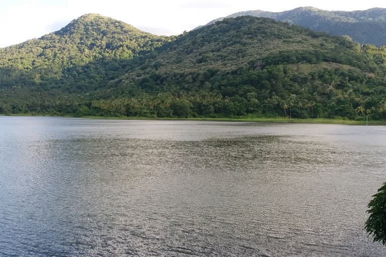 Courtallam to remain closed  covid-19 pandemic  Courtallam falls  குற்றாலத்தில் குளிக்க தடை நீட்டிப்பு  கோவிட்-19 பெருந்தொற்று