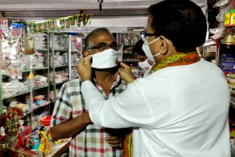 rajasthan news, Chief Whip Mahesh Joshi, distributed masks