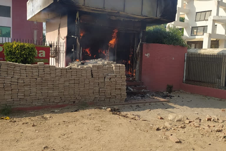 fire in atm at muradnagar ghaziabad