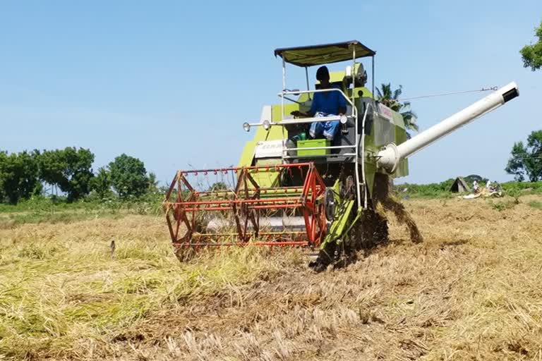 கூடுதல் அறுவடை இயந்திரங்கள் வழங்க வேண்டும்