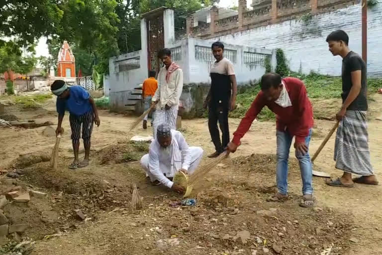 Banaras: Cleaning and planting campaign begins in Qabristan