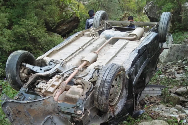 car falls in gorge in Nankhari