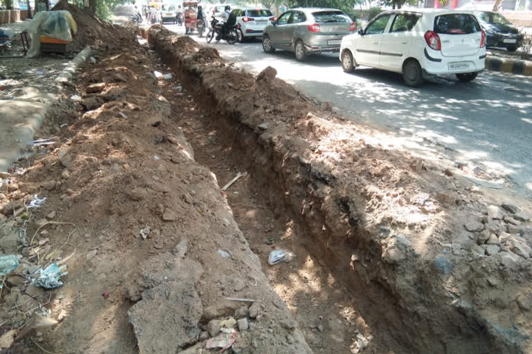 dwarka sector-12 main road carved for construction work becoming problem in delhi