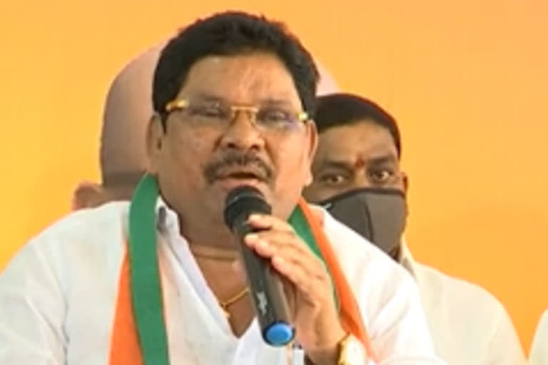 bjp mp soyam bapurao criticised trs government on central on agri bills