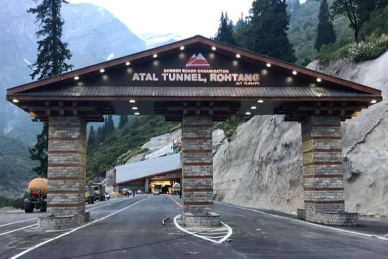 3 vehicles collide inside the Atal Tunnel