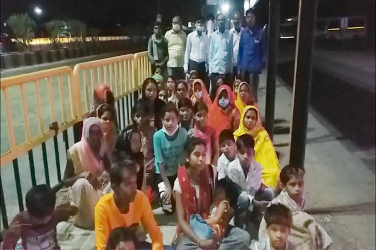 workers dharna in Jhalawar,  राजस्थान हिंदी न्यूज