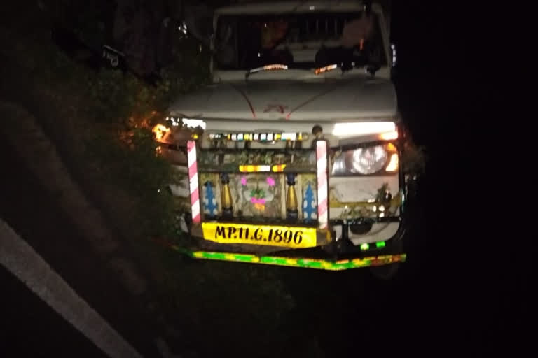 tanker hits van in MP