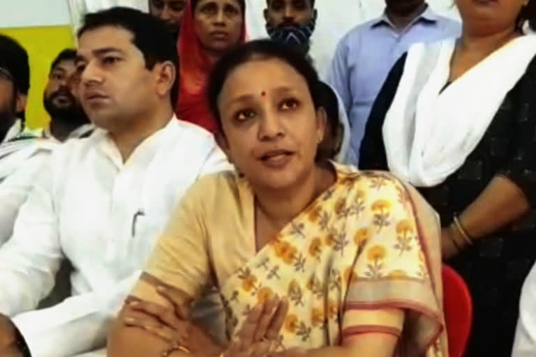 कांग्रेस नेता आराधना मिश्रा ने योगी सरकार पर जमकर हमला बोला.