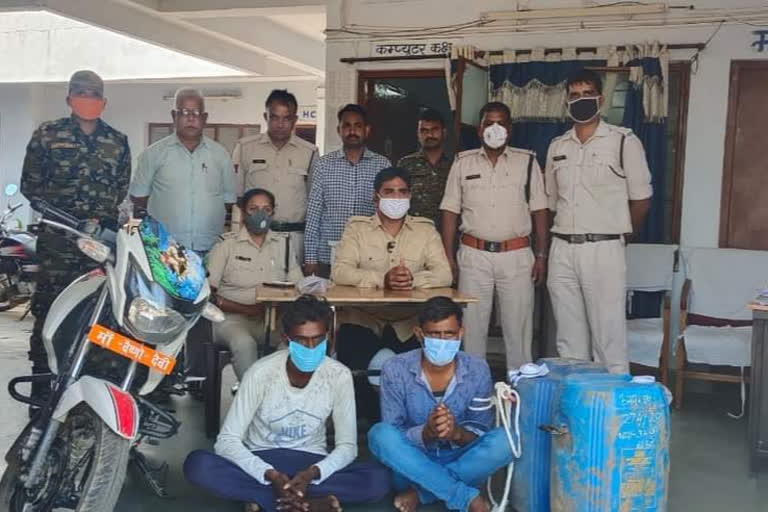 Dinara police arrest one accused with illegal weapons and liquor in shivpuri