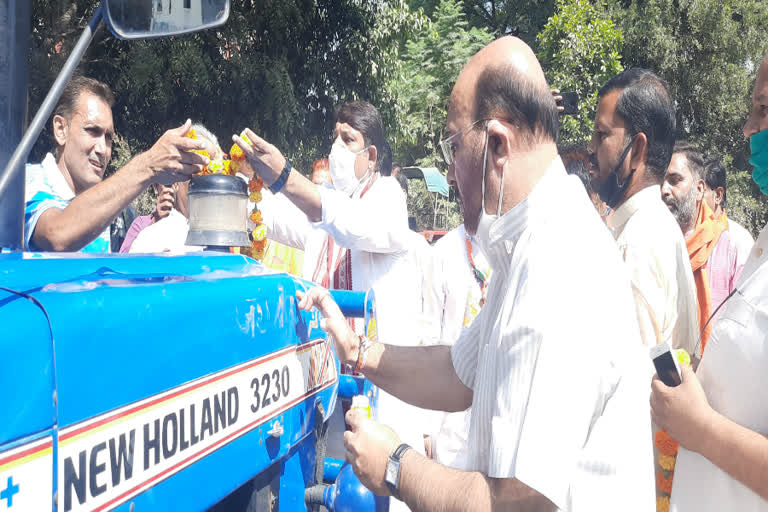 Ghaziabad Bjp worshiped tractor