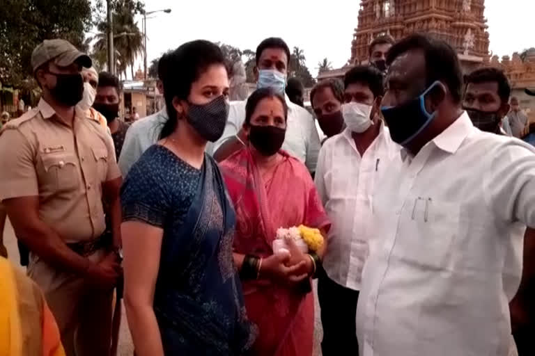 DC Rohini Sindhuri  visited Srikantheshwara's temple