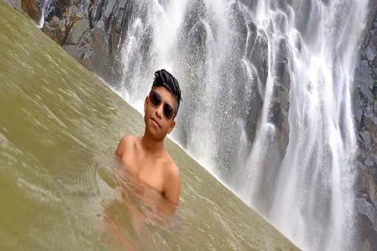 Dead body of youth found in Ramdaha waterfall