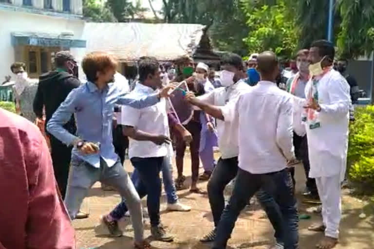 clashes between Congress workers