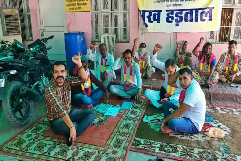 11 fire brigade and municipal employees on hunger strike in fatehabad