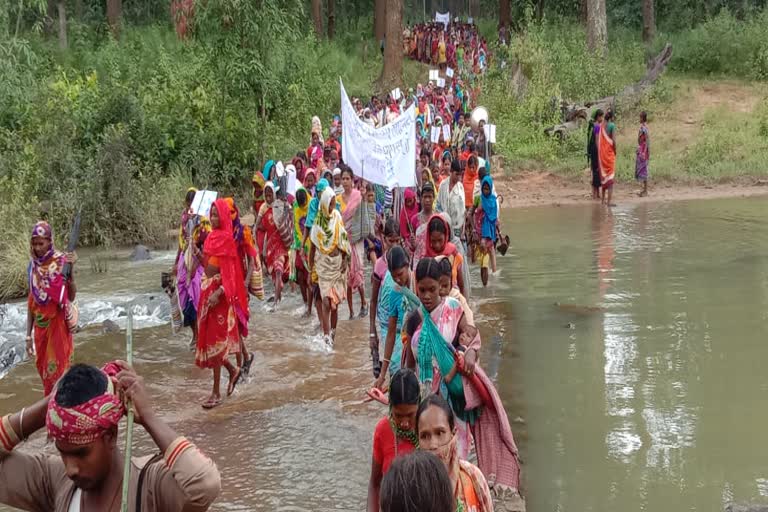 hundreds-of-villagers-descended-against-the-opening-of-new-police-camps-in-narayanpur