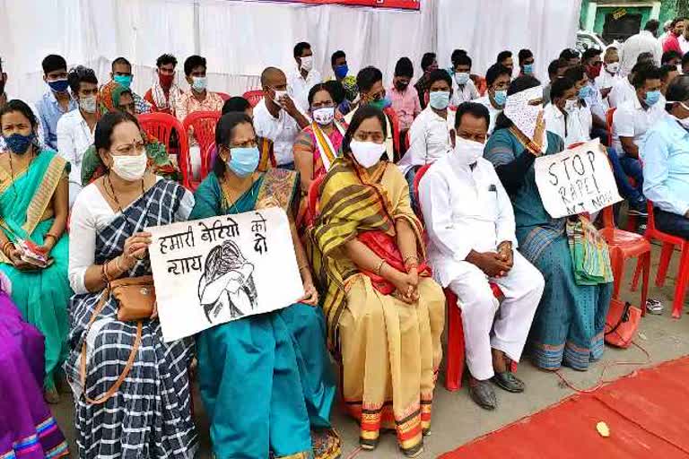 One day protest of Congress in Raipur