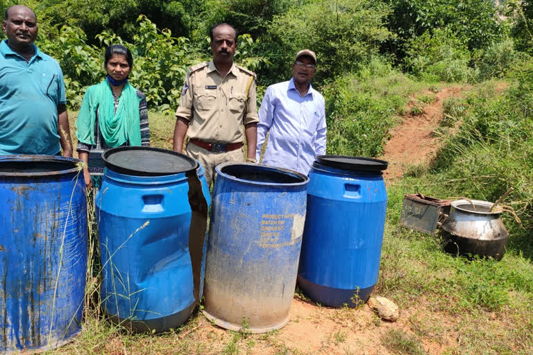 800 liters of jaggery destroyed in Nuthiguntapalli