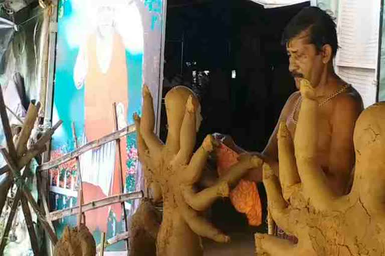 4 feet statue of maa Durga being built in jamshedpur, Government of Jharkhand guidelines regarding Durga Puja, जमशेदपुर में बन रही मां दुर्गा की 4 फीट की प्रतिमा, दुर्गा पूजा को लेकर सरकार की झारखंड गाइडलाइन
